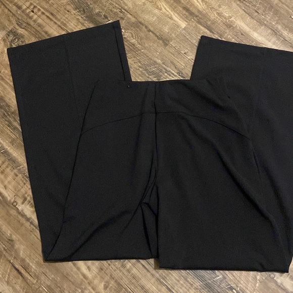 Wide leg black pant from Old Navy - Picture 5 of 7